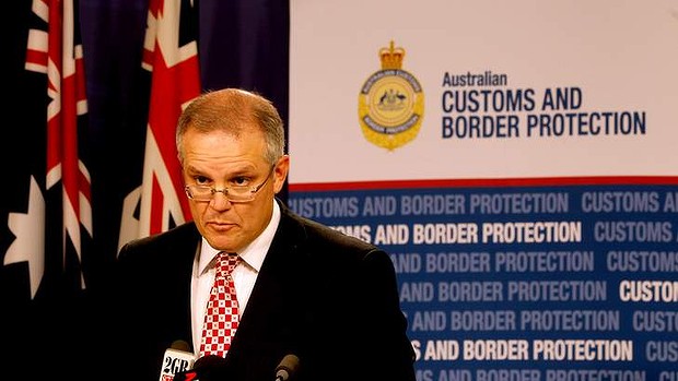 Government to reintroduce temporary protection visas in deal with Clive Palmer to ensure Senate success